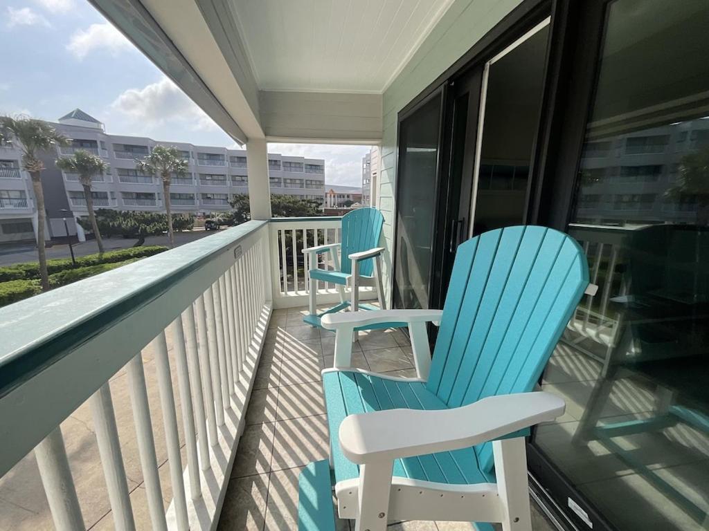 Sun Splashed Condo! Steps To Beach And 2 Pools Galveston Island Kültér fotó