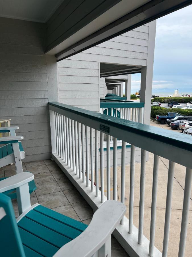 Sun Splashed Condo! Steps To Beach And 2 Pools Galveston Island Kültér fotó