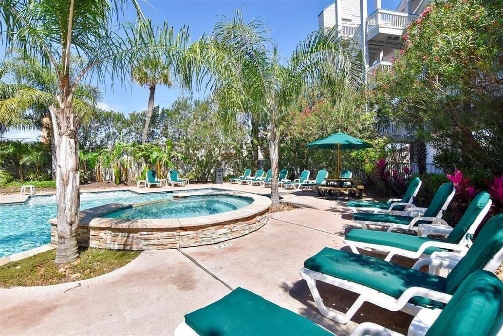 Sun Splashed Condo! Steps To Beach And 2 Pools Galveston Island Kültér fotó