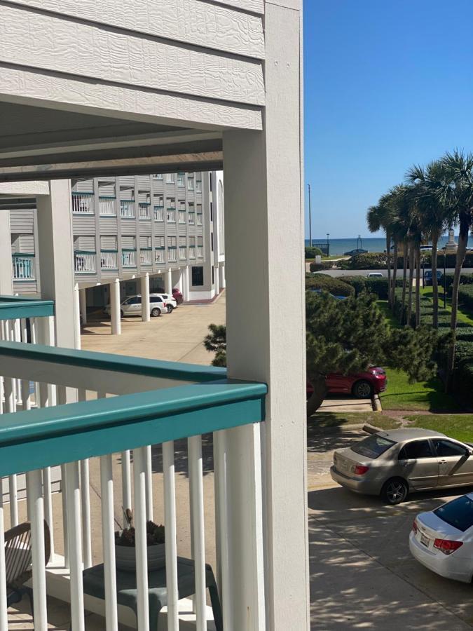 Sun Splashed Condo! Steps To Beach And 2 Pools Galveston Island Kültér fotó