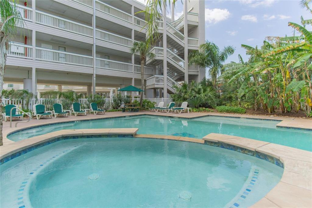 Sun Splashed Condo! Steps To Beach And 2 Pools Galveston Island Kültér fotó